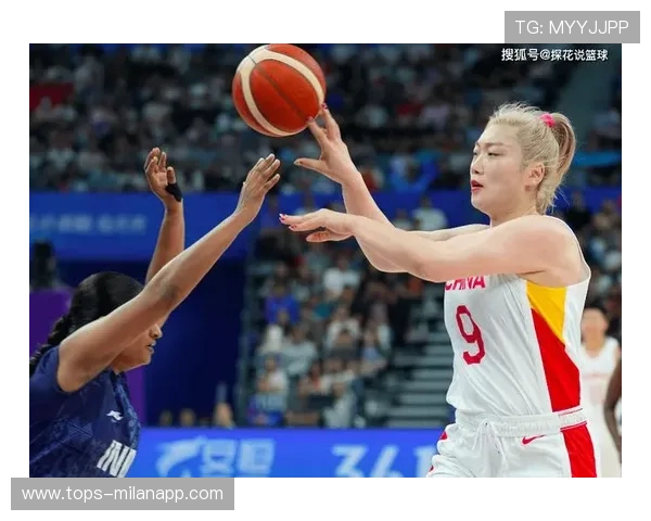 卡内罗连续腰腹重击让对手难以招架